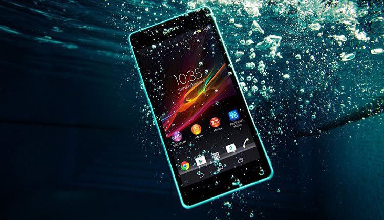 ماذا تفعل اذا سقط هاتفك في الماء؟! 10 اجراءات سريعة